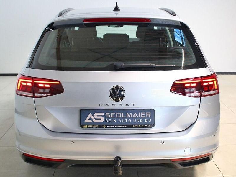 Gebraucht VW Passat 122 PS (89 kW) 2022 Scale silver Kombi