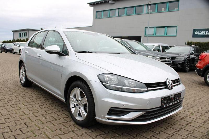 Gebraucht VW Golf VII 116 PS (85 kW) 2018 Silber Limousine