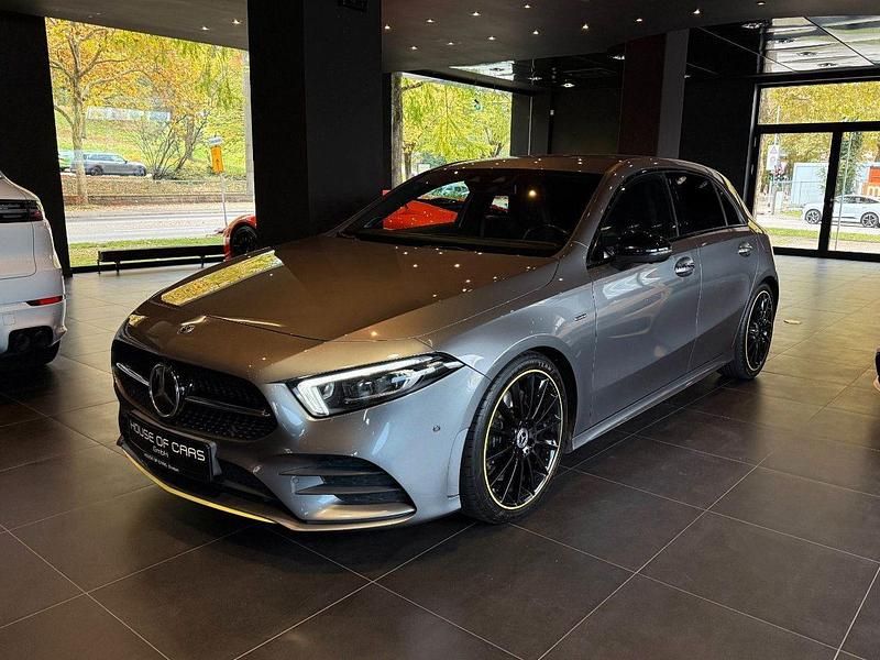 Grau Gebraucht 2018 Mercedes A250 AMG Limousine | 23.480 € (Fairer Preis) - Bild 1/4