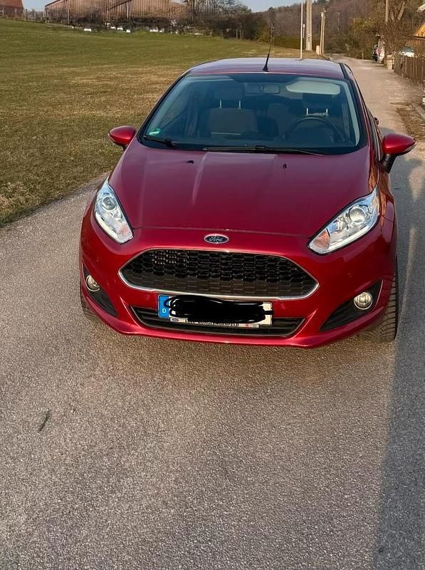 Gebraucht Ford Fiesta Celebration 101 PS (74 kW) 2016 Rot Kleinwagen