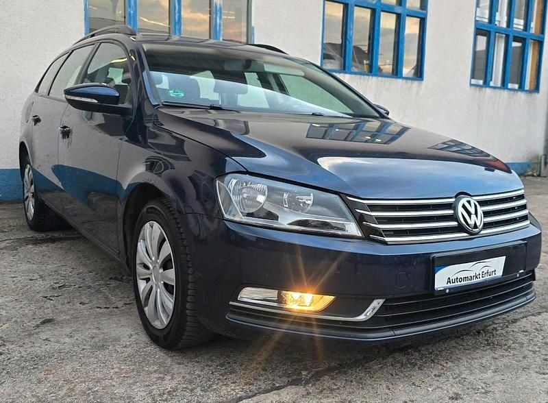 Gebraucht VW Passat 122 PS (89 kW) 2011 Blau Kombi