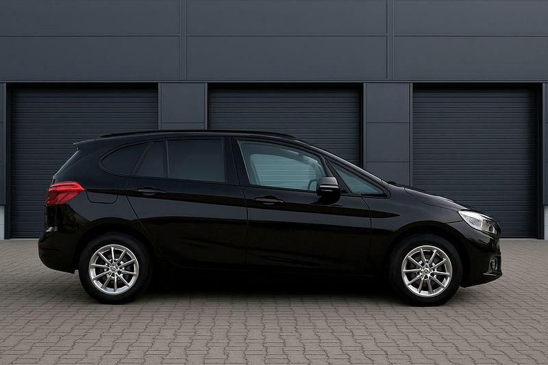Schwarz Gebraucht 2017 BMW 218 Advantage Van / Kleinbus | 10.395 € (Fairer Preis) - Bild 1/4