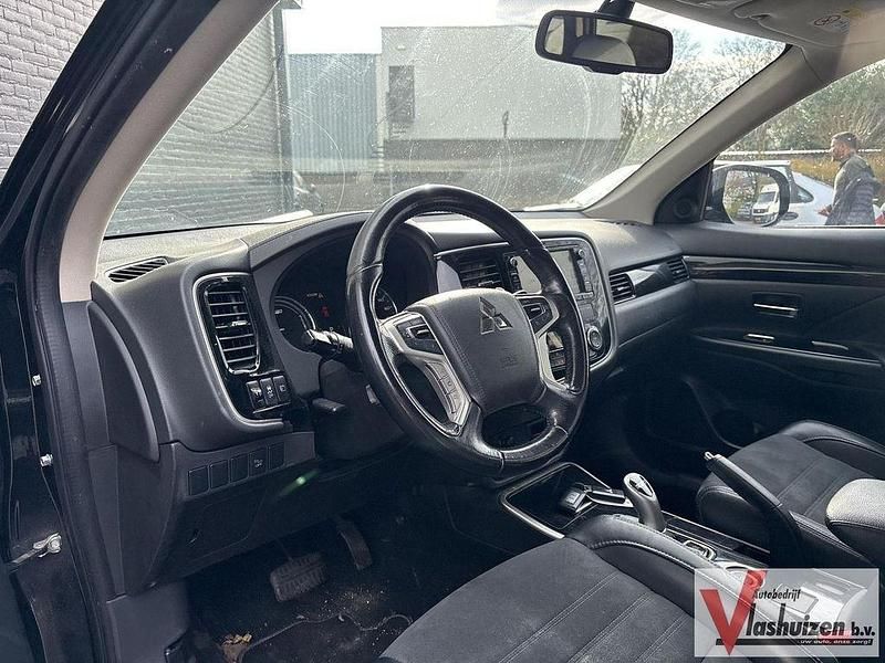 Gebraucht Mitsubishi Outlander P-HEV Edition 121 PS (88 kW) 2015 Schwarz SUV