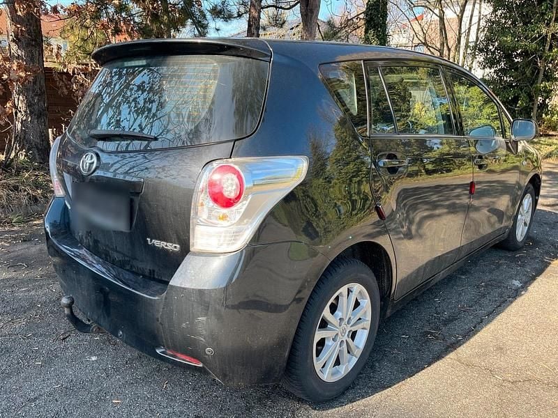 Gebraucht Toyota Verso 147 PS (108 kW) 2011 Schwarz Van / Kleinbus