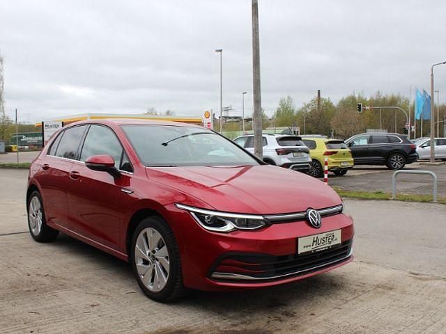 Gebraucht VW Golf VIII Style 150 PS (110 kW) 2022 Rot Limousine