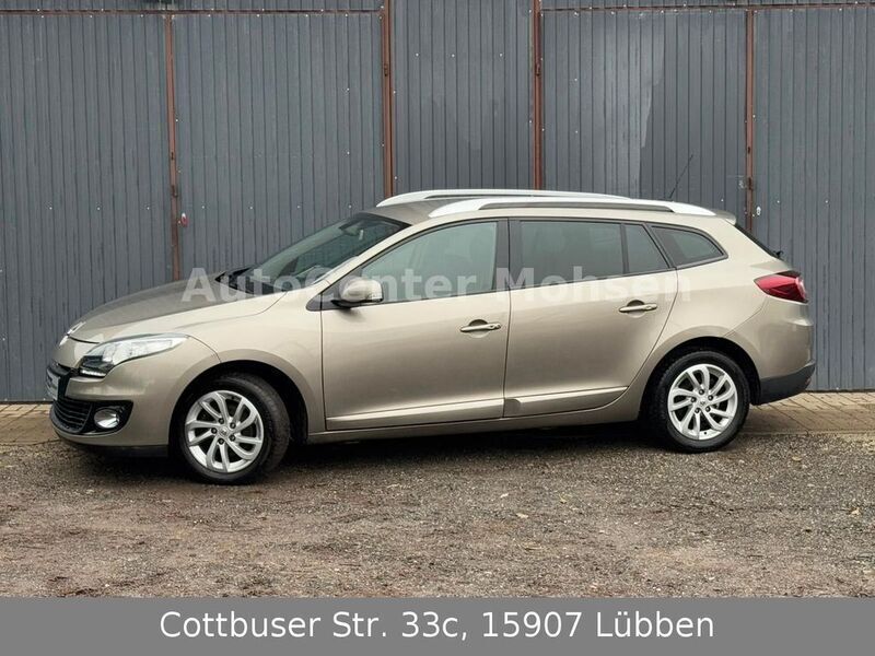 Braun Gebraucht 2012 Renault Mégane III Dynamique Limousine | 6.480 € (Teuer) - Bild 1/4