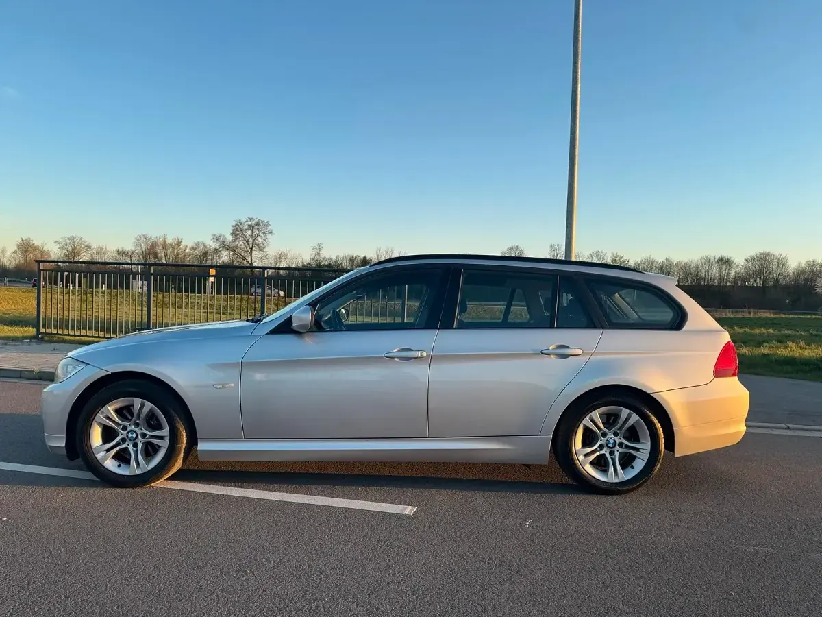 Gebraucht BMW 318 143 PS (105 kW) 2011 Silber Kombi