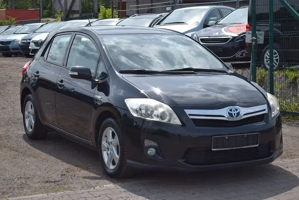 Gebraucht Toyota Auris Hybrid Life 99 PS (72 kW) 2012 Night time black Limousine