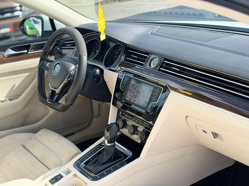 Gebraucht VW Passat Highline 239 PS (175 kW) 2015 Weiß Kombi