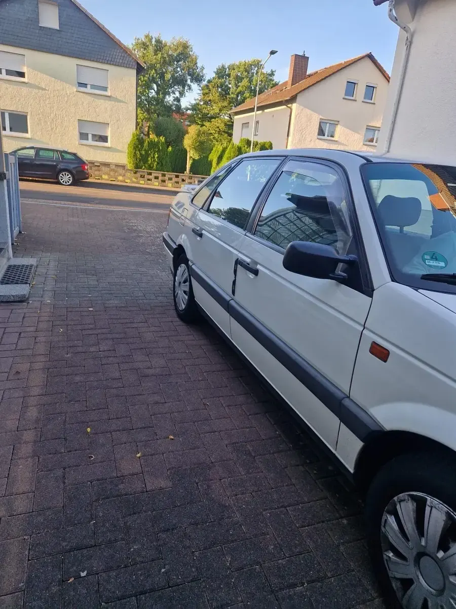 Gebraucht VW Passat 90 PS (66 kW) 1993 Weiß Limousine