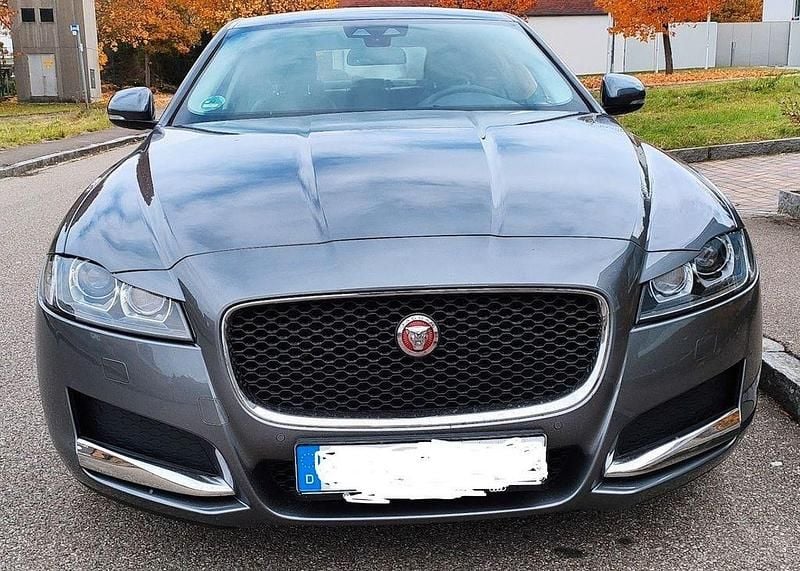 Grau Gebraucht 2018 Jaguar XF Limousine | 14.999 € (Superpreis) - Bild 1/4