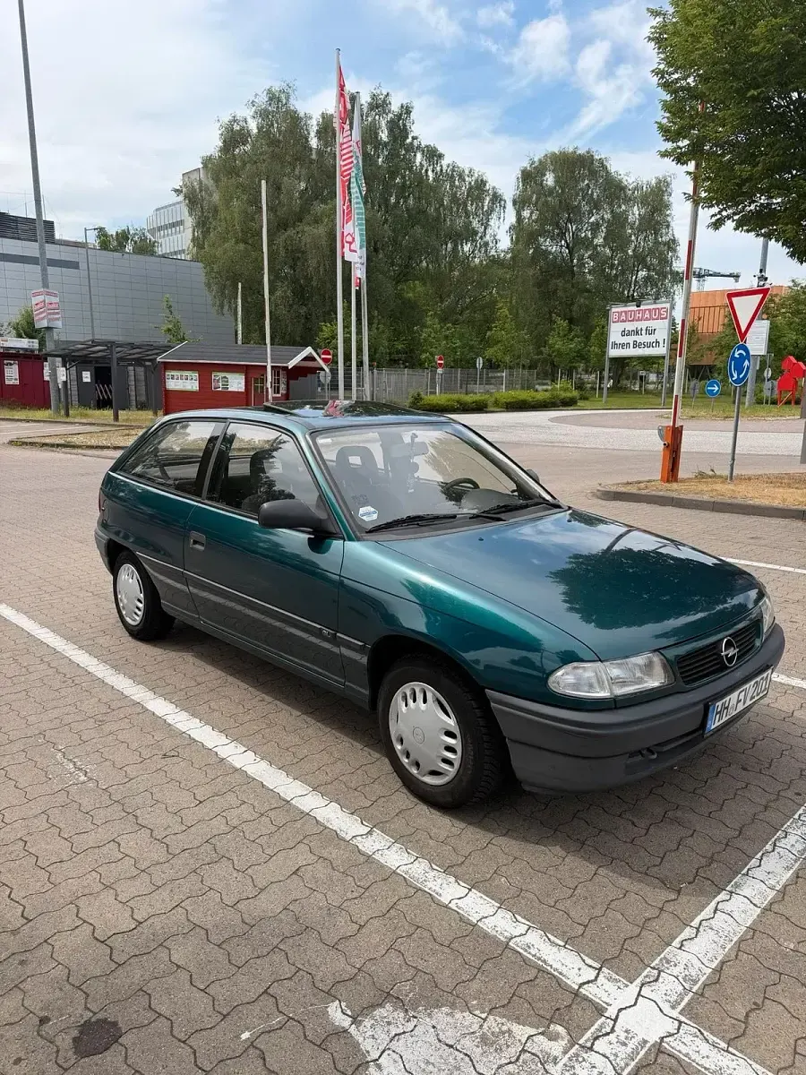 Gebraucht Opel Astra 75 PS (55 kW) 1995 Grün Limousine