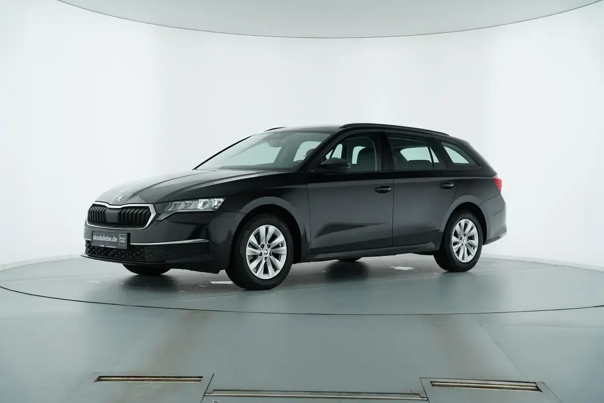 Gebraucht Skoda Octavia Selection 150 PS (110 kW) 2024 Schwarzmagic perleffekt Limousine