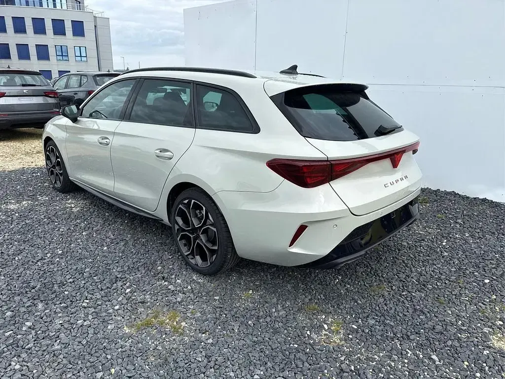Neu Cupra Leon 150 PS (110 kW) 2025 Magnet grau s7s7 Limousine
