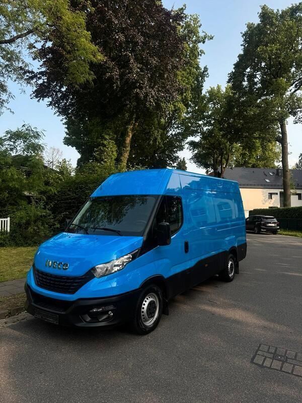 Blau Gebraucht 2020 Iveco Daily Van / Kleinbus | 29.499 € (Fairer Preis) - Bild 1/4