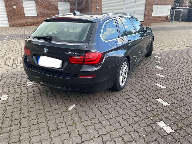 Gebraucht BMW 525 218 PS (160 kW) 2012 Grau Kombi