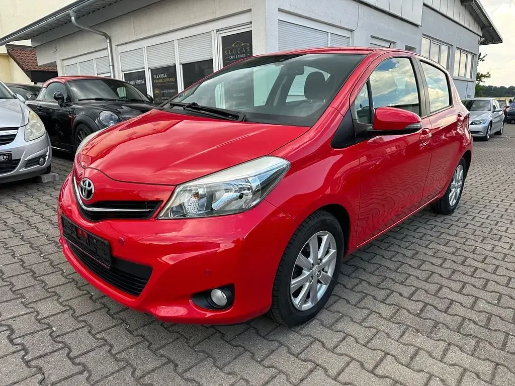 Gebraucht Toyota Yaris Executive 99 PS (72 kW) 2011 Super red v Kleinwagen