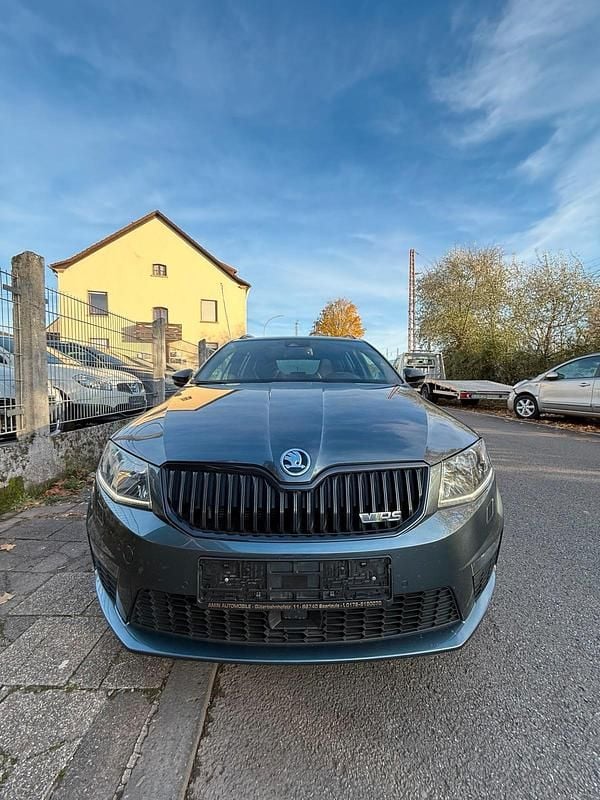Grau Gebraucht 2016 Skoda Octavia vRS Kombi | 11.490 € (Superpreis) - Bild 1/4