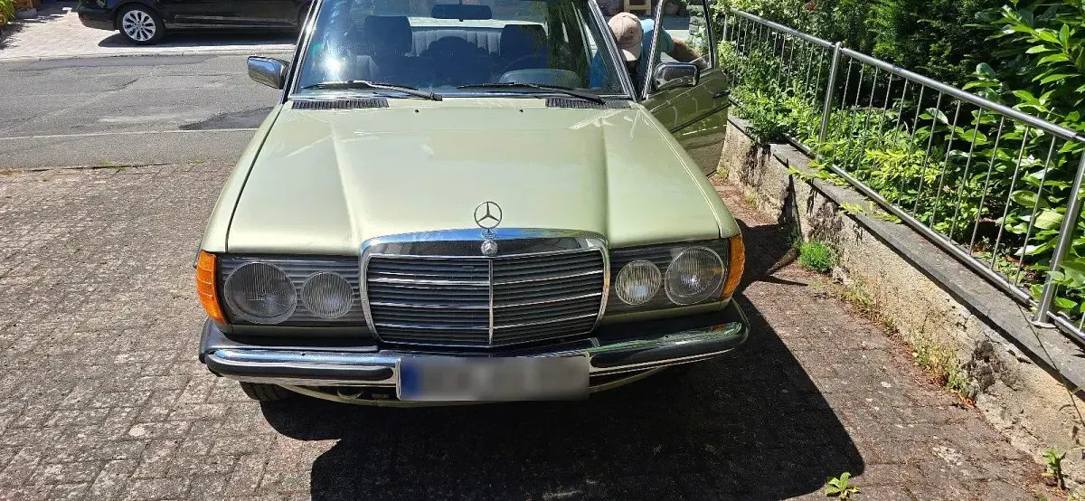 Gebraucht Mercedes 200 109 PS (80 kW) 1981 Grün Limousine