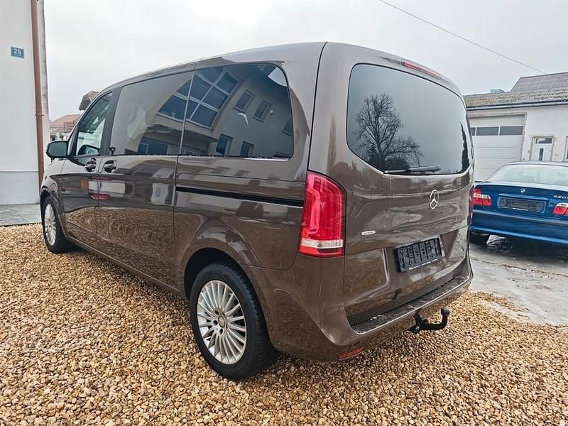 Gebraucht Mercedes V220 163 PS (119 kW) 2015 Braun Van / Kleinbus
