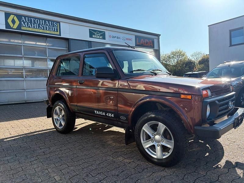 Gebraucht Lada niva 83 PS (61 kW) 2021 Braun SUV