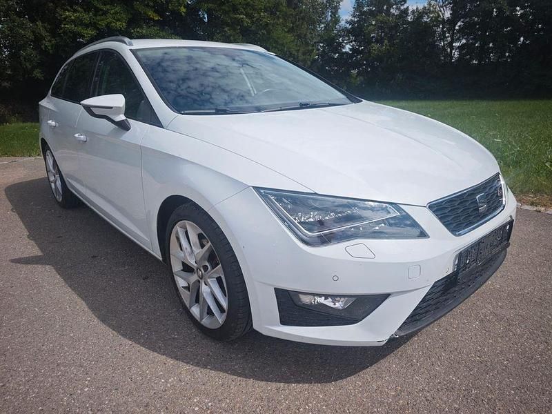 Weiß Gebraucht 2015 Seat Leon ST FR Kombi | 5.990 € (Guter Preis) - Bild 1/4