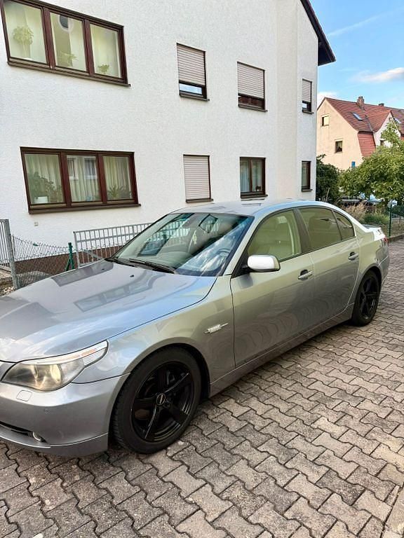 Grau Gebraucht 2006 BMW 530 M Sport Limousine | 5.300 € (Superpreis) - Bild 1/4