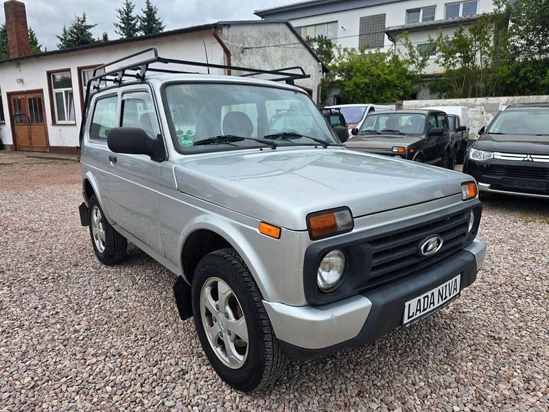 Silber Gebraucht 2018 Lada Taiga SUV | 9.000 € (Superpreis) - Bild 1/4