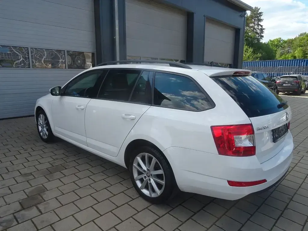 Gebraucht Skoda Octavia Elegance 140 PS (102 kW) 2014 Weiß Kombi