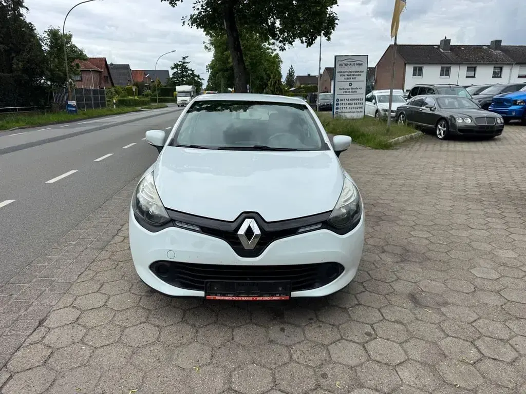 Używany Renault Clio IV Expression 73 KM (53 kW) 2014 Biały Sedan/Limuzyna
