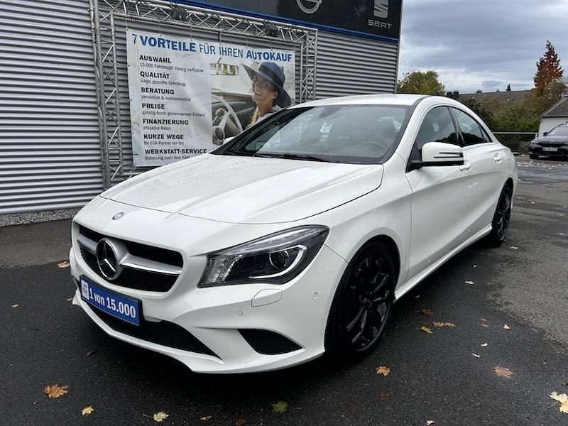 Weiß Gebraucht 2016 Mercedes CLA180 Urban Limousine | 19.890 € (Fairer Preis) - Bild 1/1