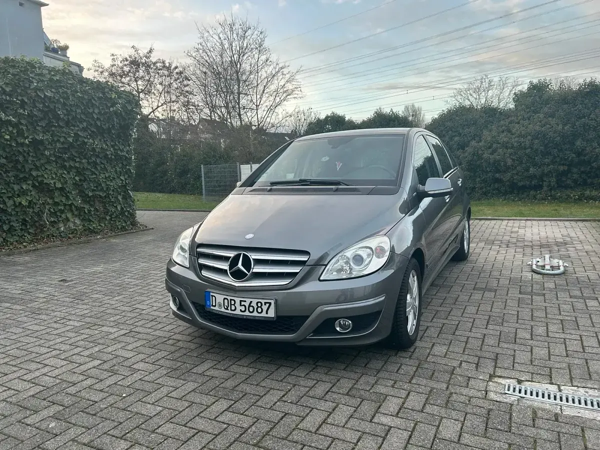 Gebraucht Mercedes B160 70 PS (51 kW) 2010 Grau Van / Kleinbus