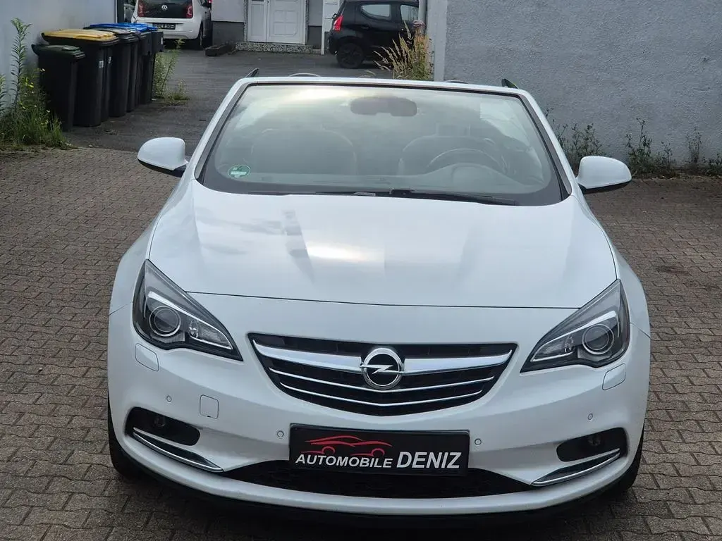 Second-hand Opel Cascada Innovation 165 CP (121 kW) 2013 Alb Cabrio