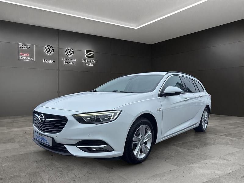 Weiß Gebraucht 2017 Opel Insignia Edition Kombi | 11.990 € (Teuer) - Bild 1/4