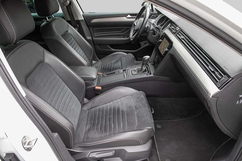 Usata VW Passat Elegance 150 CV (110 kW) 2021 Bianco Station wagon