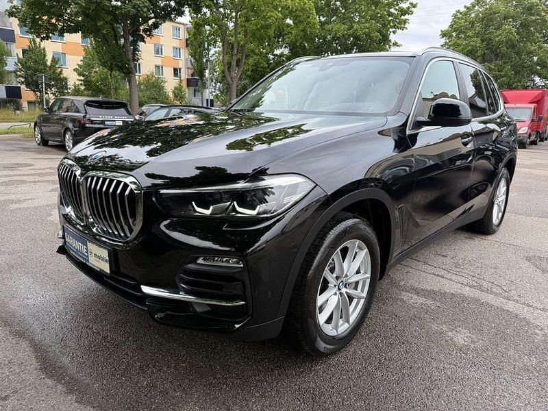 Schwarz ii/bonnet fluid black Gebraucht 2021 BMW X5 Sport Line SUV | 45.900 € (Superpreis) - Bild 1/4