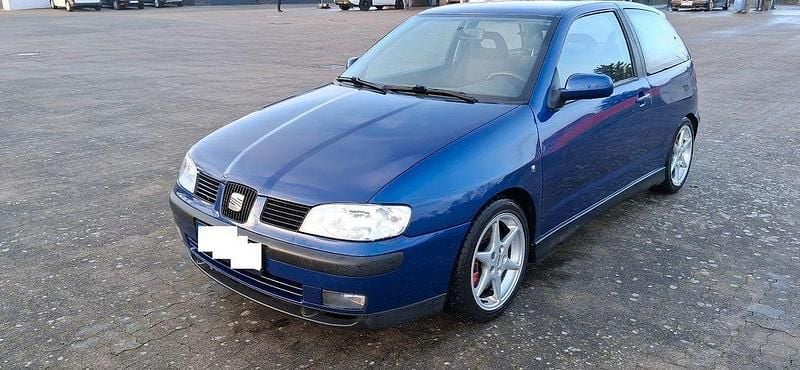 Blau Gebraucht 2001 Seat Ibiza Sport Limousine | 4.500 € - Bild 1/4