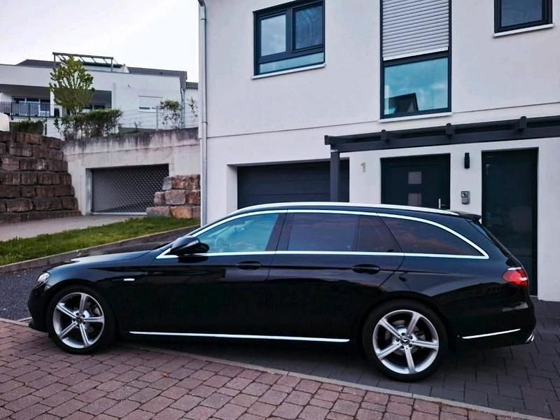 Second-hand Mercedes 220 197 CP (144 kW) 2017 Negru Break