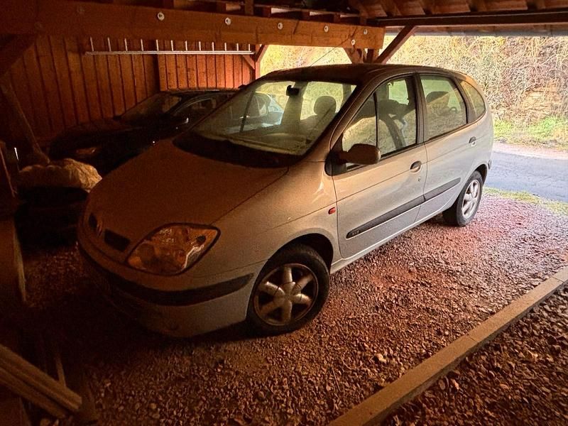 Silber Gebraucht 2000 Renault Mégane Kleinwagen | 1.900 € (Fairer Preis) - Bild 1/3