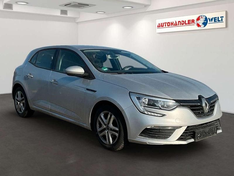 Gebraucht Renault Mégane IV Play 132 PS (97 kW) 2017 Silber Limousine