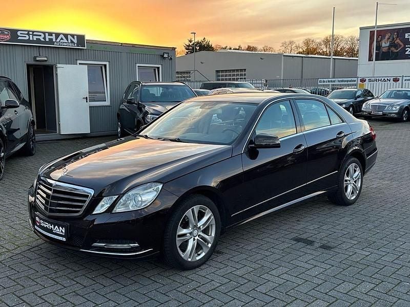 Braun Gebraucht 2010 Mercedes E350 Limousine | 7.950 € (Fairer Preis) - Bild 1/4