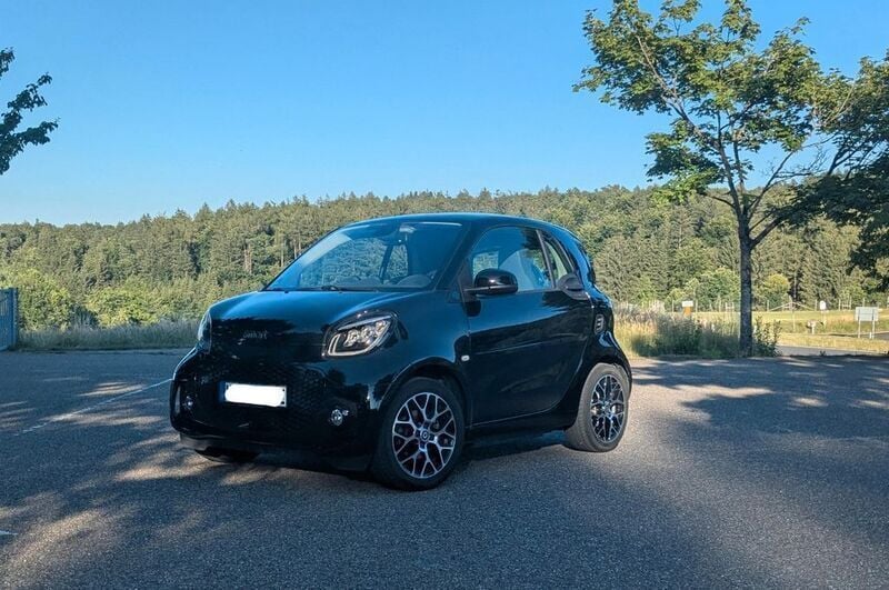 Schwarz Gebraucht 2023 Smart ForTwo Electric Drive Pulse Coupé | 14.250 € (Fairer Preis) - Bild 1/4