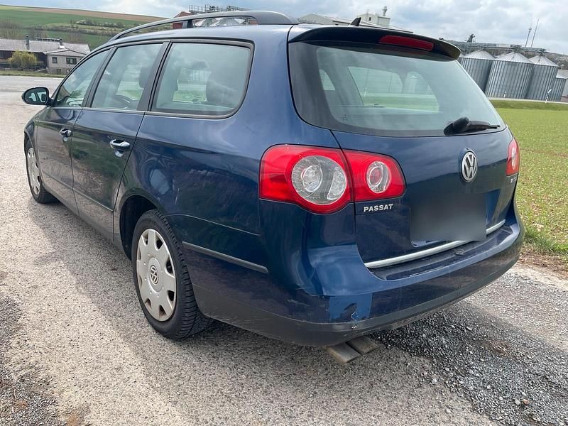 Gebraucht VW Passat 140 PS (102 kW) 2008 Blau Kombi