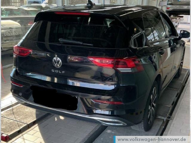 Gebraucht VW Golf VII Active 150 PS (110 kW) 2021 Deep black perleffekt Kleinwagen