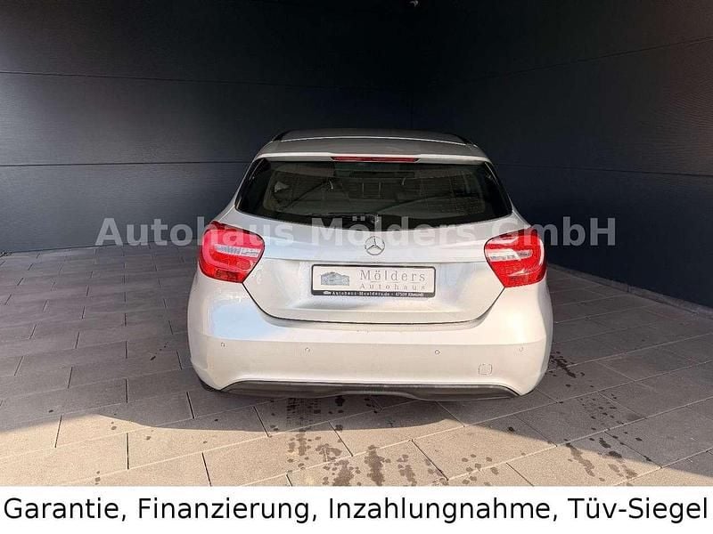 Gebraucht Mercedes A180 122 PS (89 kW) 2014 Polarsilber  metalliclack Kleinwagen