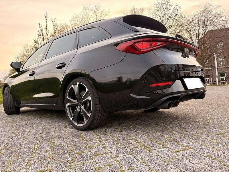Second-hand Cupra Leon VZ 310 CP (228 kW) 2023 Negru Berlinǎ