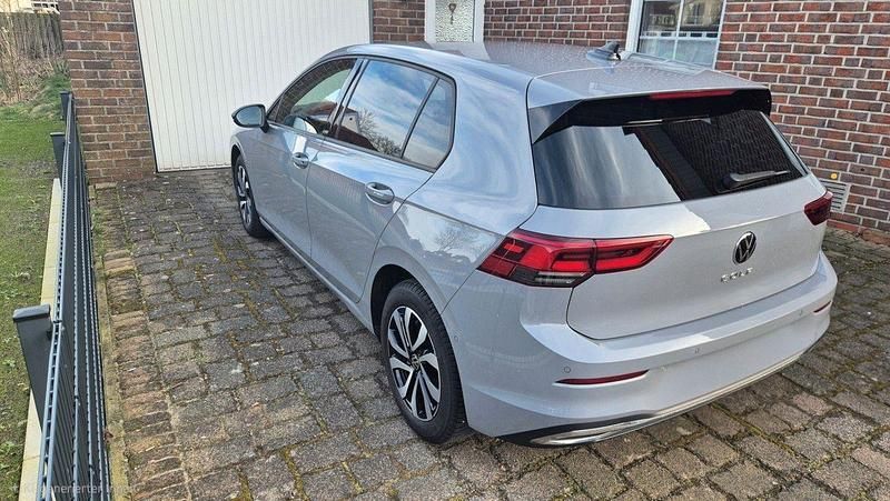 Gebraucht VW Golf VIII Active 110 PS (80 kW) 2021 Grau Limousine