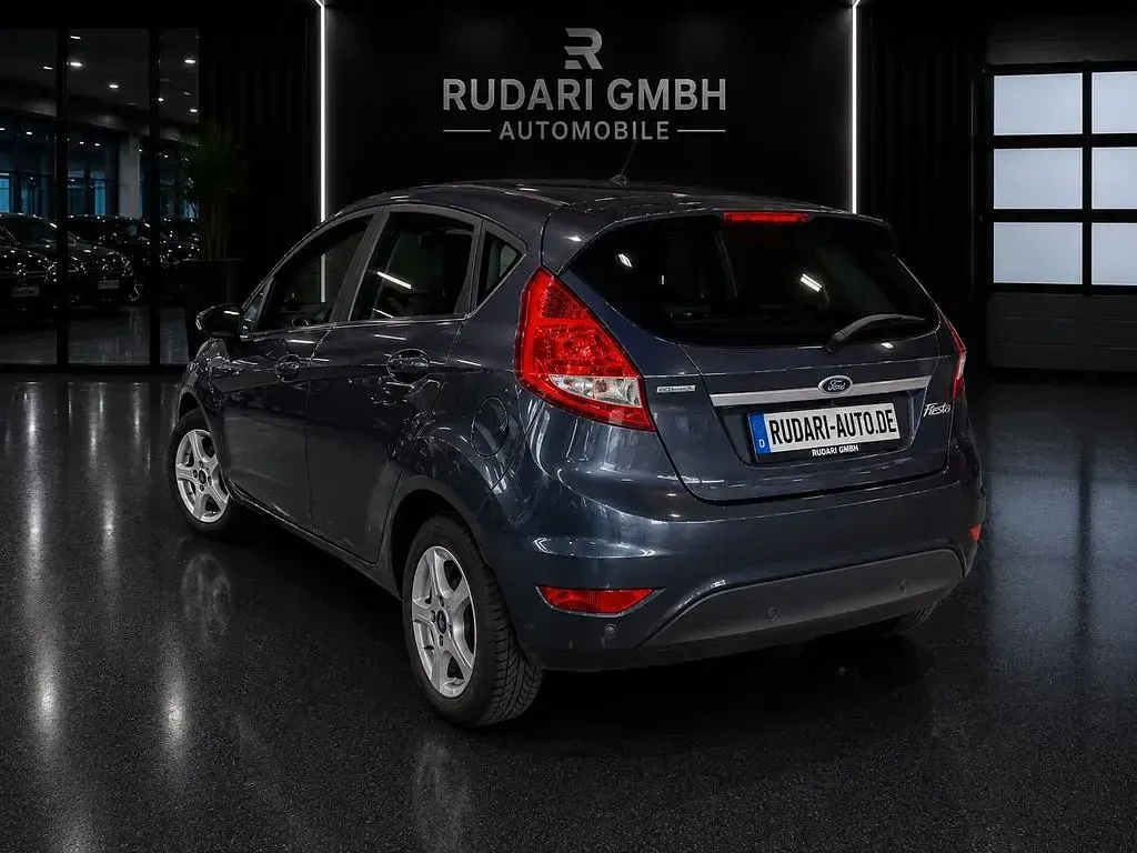 Gebraucht Ford Fiesta Titanium 97 PS (71 kW) 2011 Grau Limousine