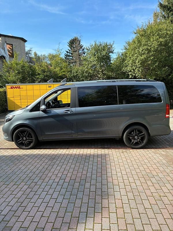 Grau Gebraucht 2015 Mercedes V250 Van / Kleinbus | 21.500 € (Superpreis) - Bild 1/4