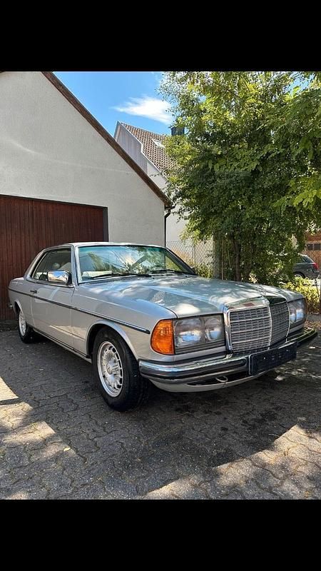 Silber Gebraucht 1980 Mercedes 230 Coupé | 8.750 € - Bild 1/4